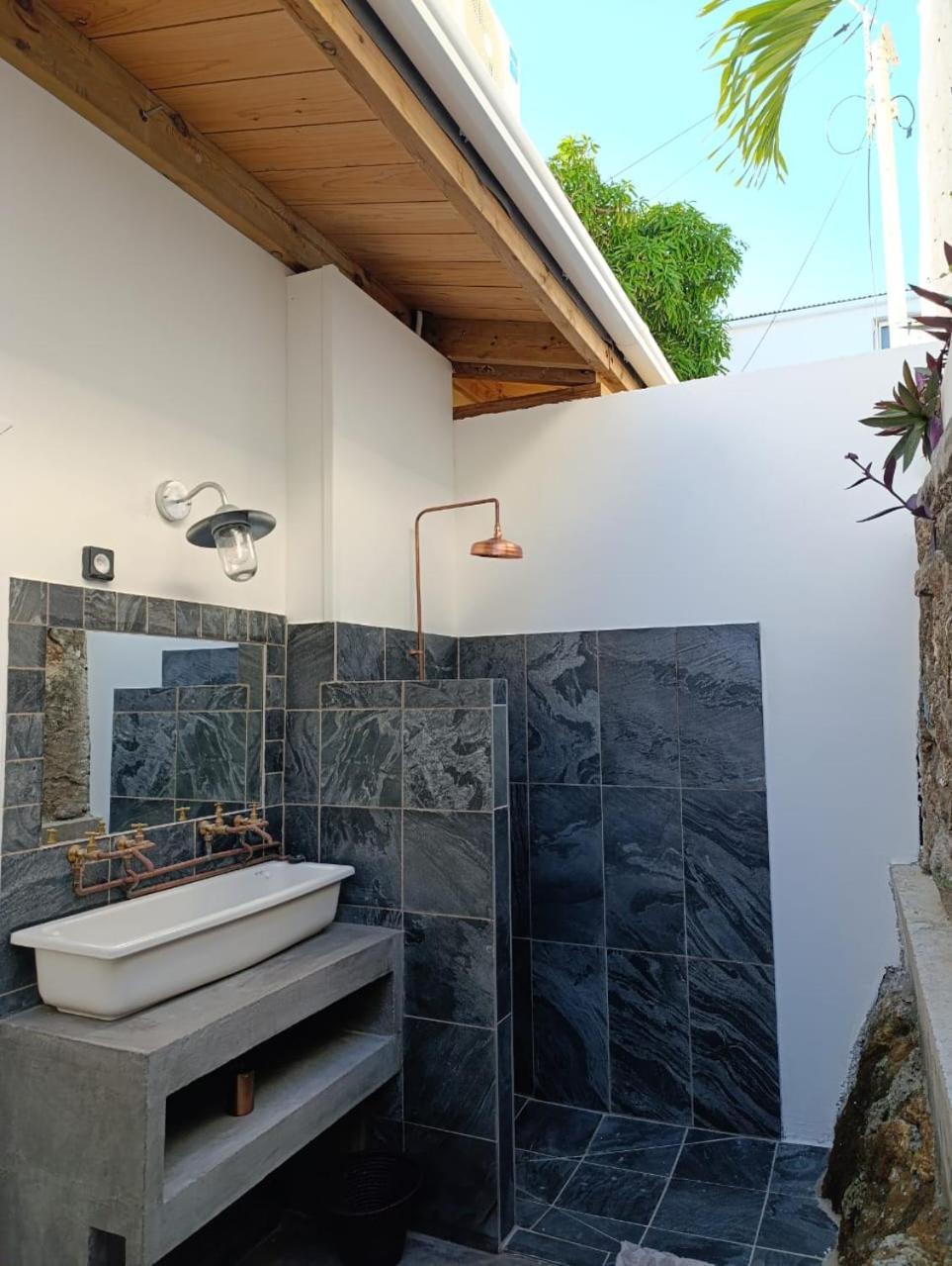 La Kaz Banian Hotel Saint Pierre Bagian luar foto