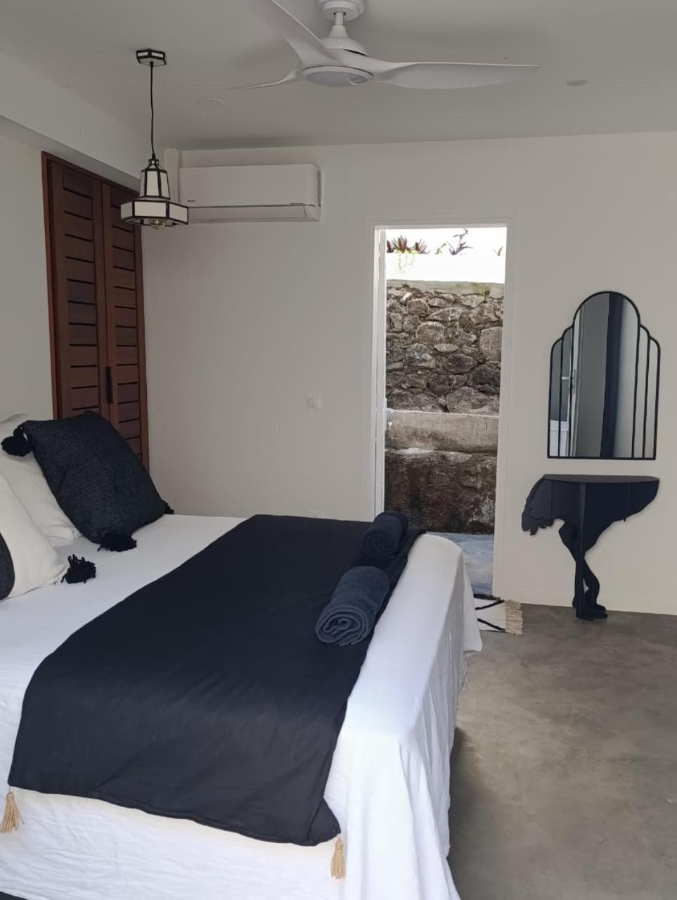 La Kaz Banian Hotel Saint Pierre Bagian luar foto