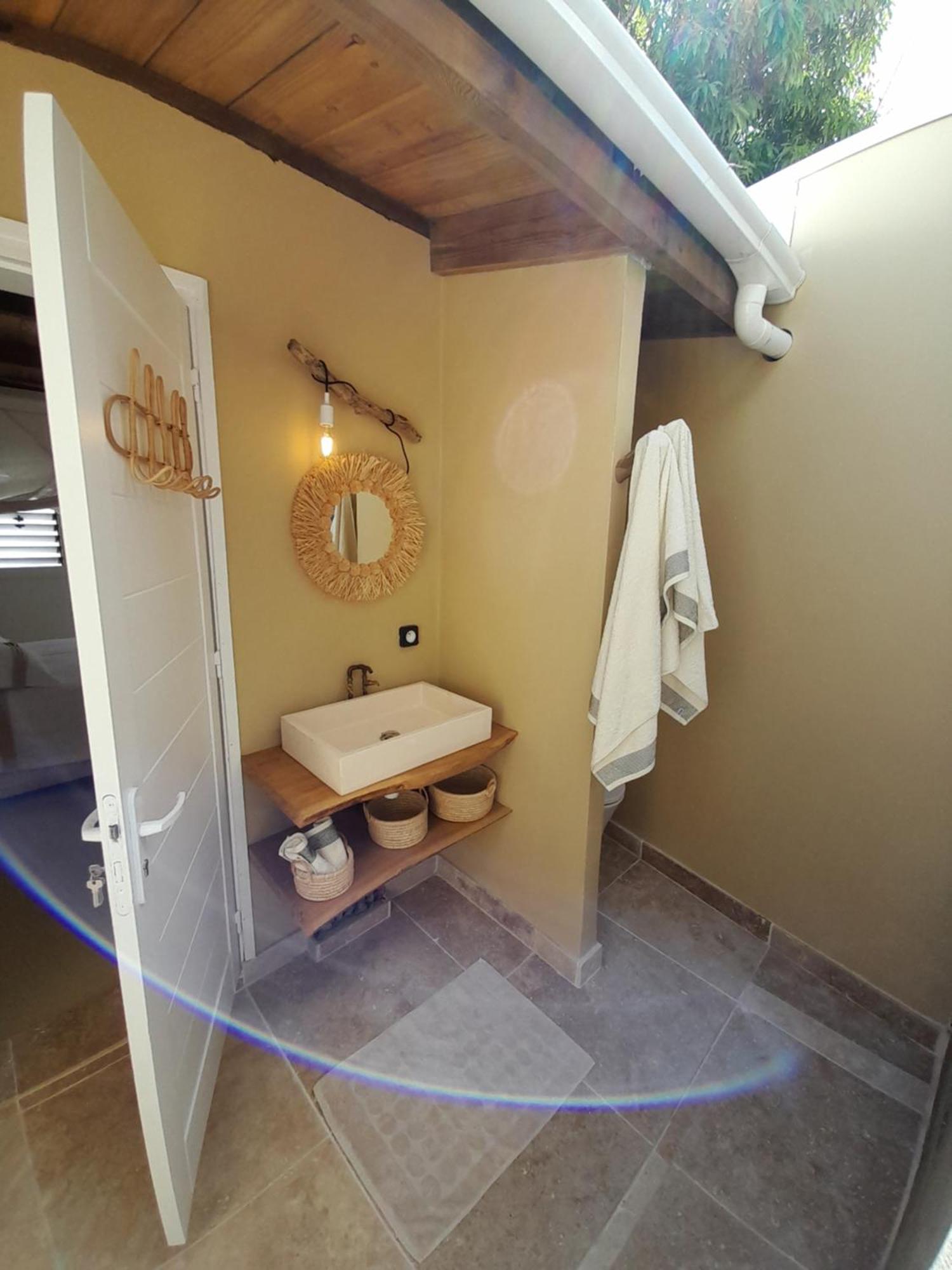La Kaz Banian Hotel Saint Pierre Bagian luar foto